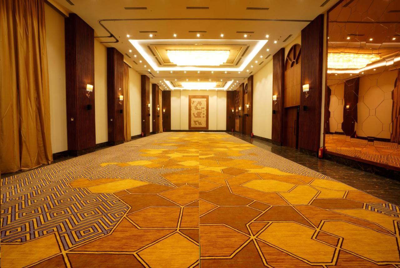 Hotel Polo Towers Агартала Екстериор снимка