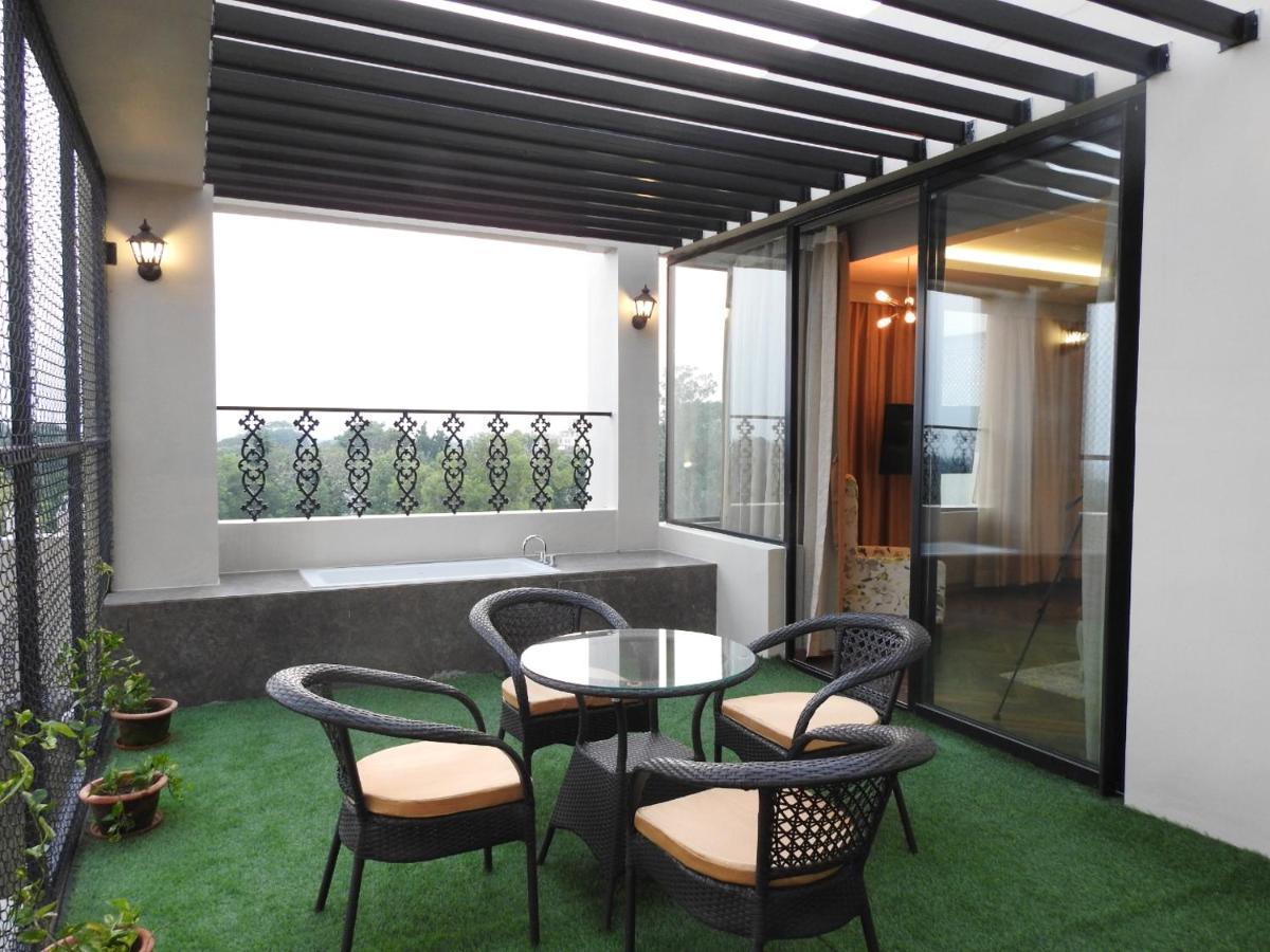 Hotel Polo Towers Агартала Екстериор снимка
