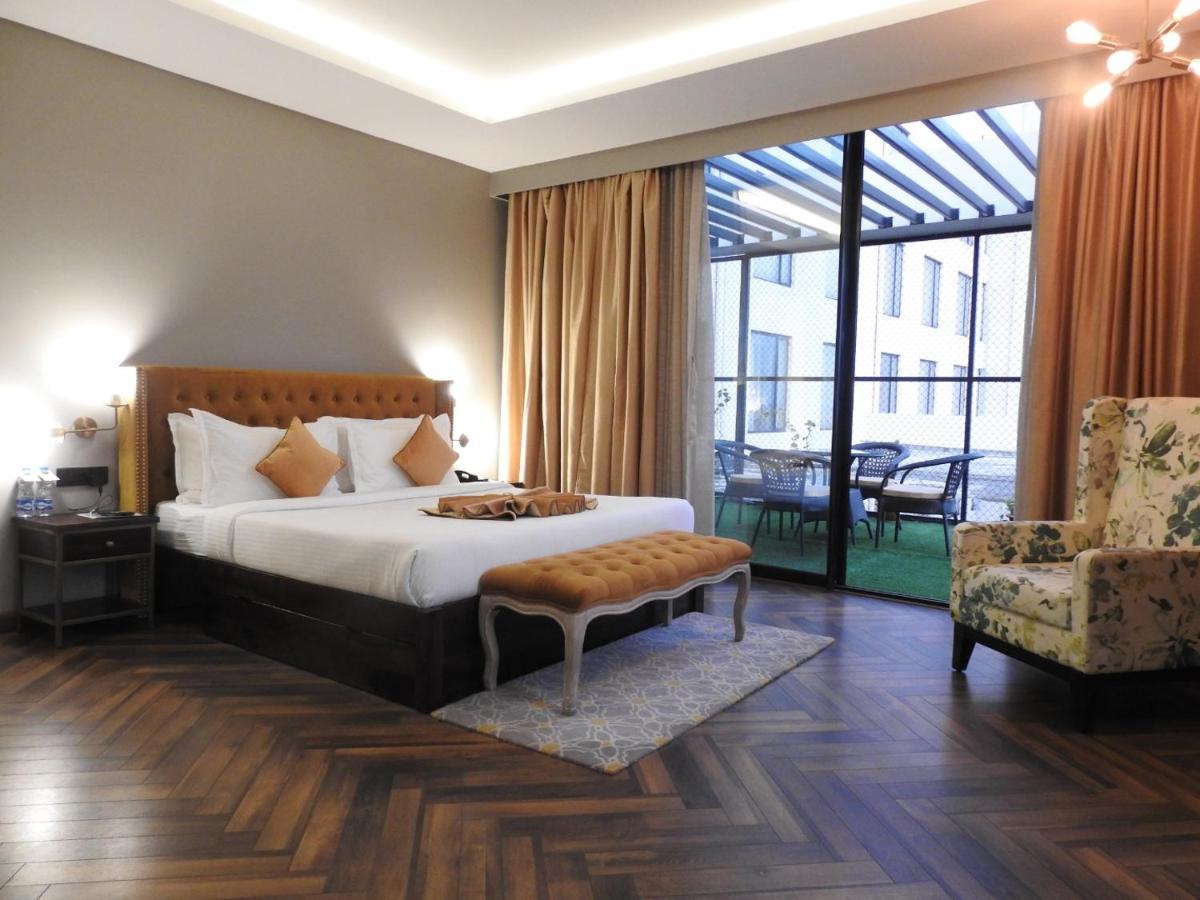 Hotel Polo Towers Агартала Екстериор снимка