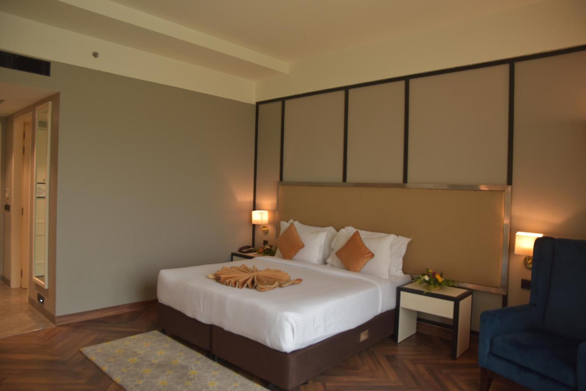 Hotel Polo Towers Агартала Екстериор снимка