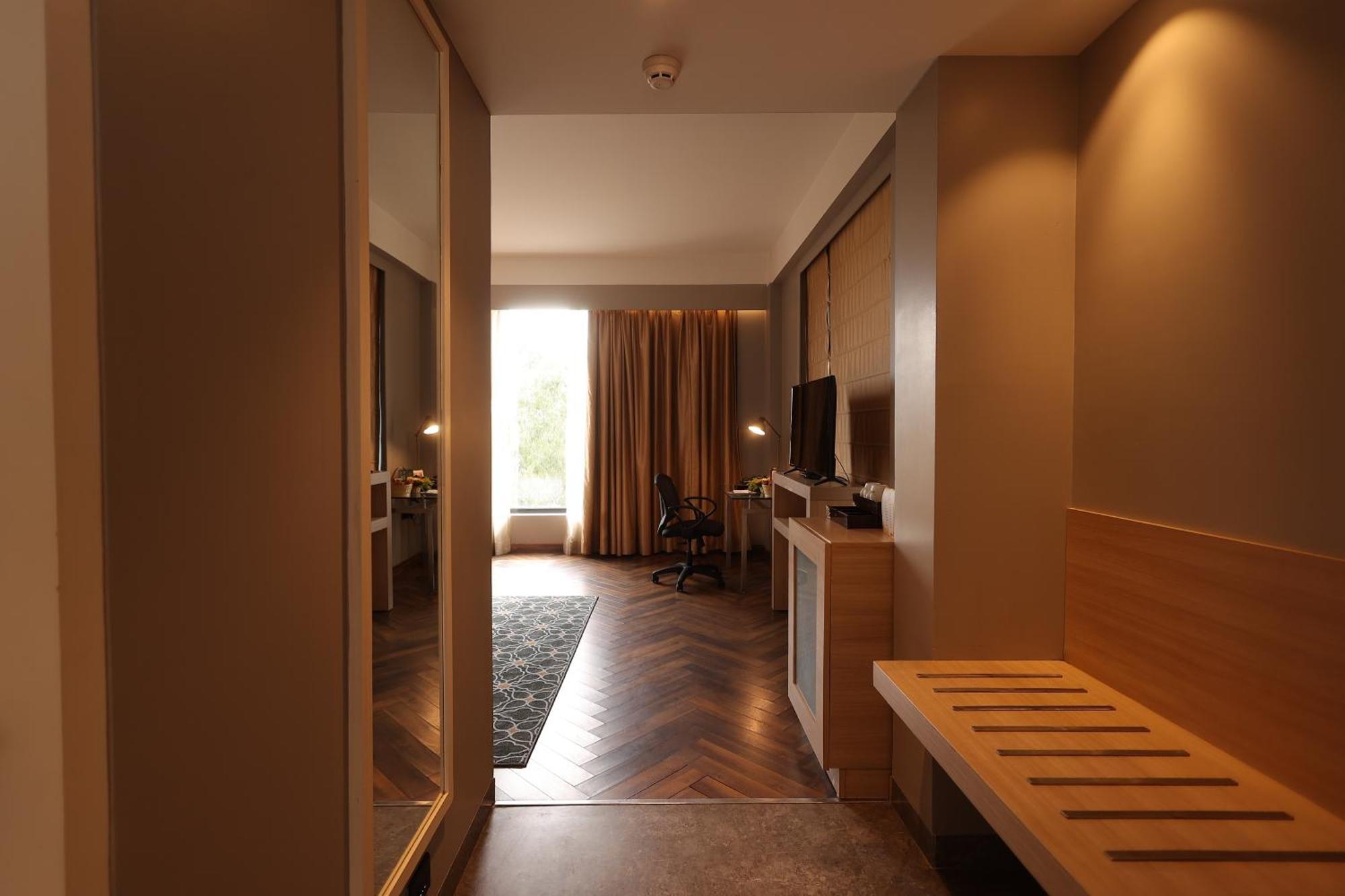 Hotel Polo Towers Агартала Екстериор снимка