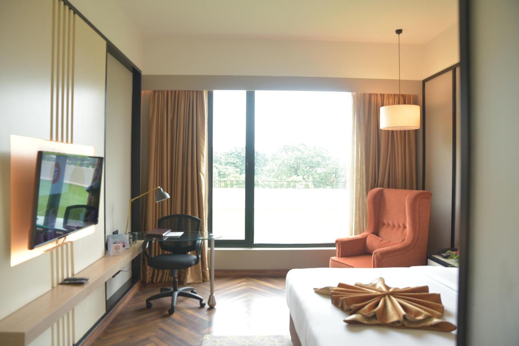 Hotel Polo Towers Агартала Екстериор снимка
