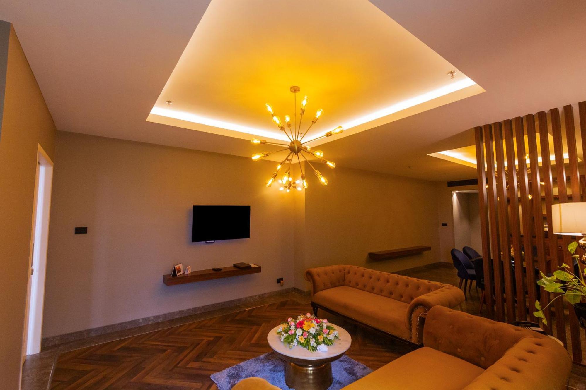 Hotel Polo Towers Агартала Екстериор снимка