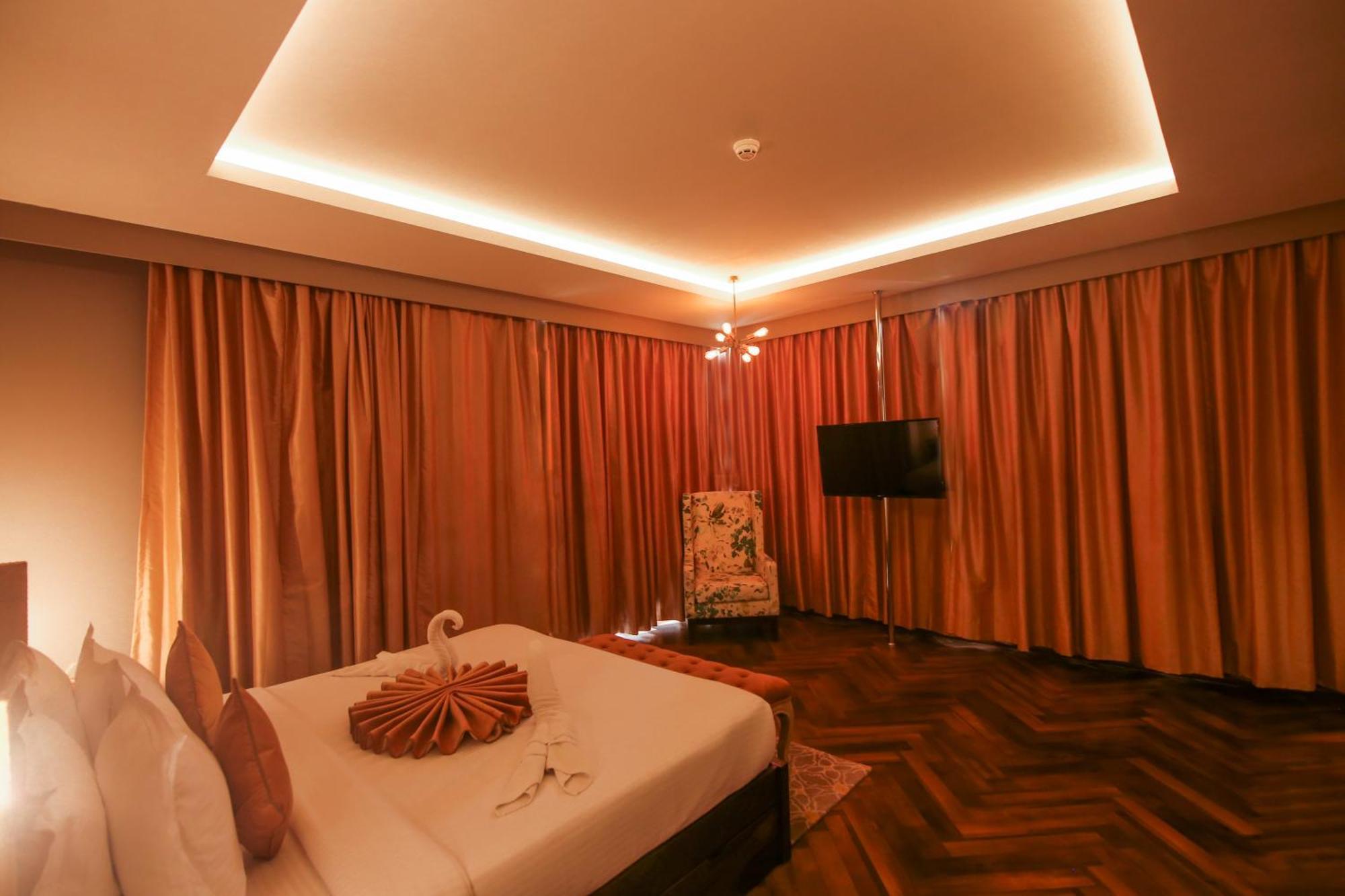 Hotel Polo Towers Агартала Екстериор снимка
